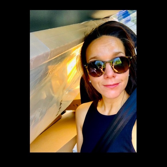 Meet your Posher, Emilie - Picture 1 of 1